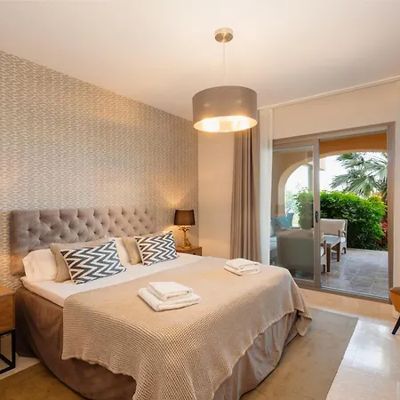 Beautiful Apartment, With Private Terrace In Benahavis, Marbella Эстепона