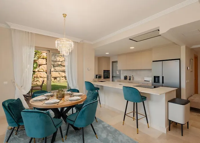 Beautiful Apartment, With Private Terrace In Benahavis, Marbella *