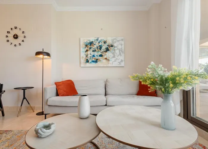 Beautiful Apartment, With Private Terrace In Benahavis, Marbella