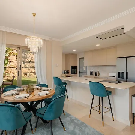 Beautiful Apartment, With Private Terrace In Benahavis, Marbella *